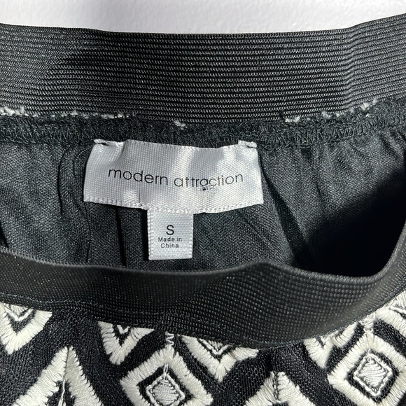 Modern Attraction Aline Midi Skirt Size Small Diamond Pattern Black/Ivory NWT - Picture 5 of 6
